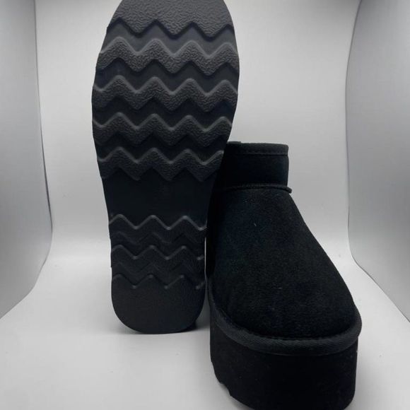 CUSHIONAIRE Women's COZY Genuine Suede pull on platform boot BLACK 9 - Picture 5 of 6